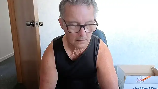 Snapshot of bigballnz chatting on November 16, 7:18 pm bigballnz online show from November 16, 7:18 pm