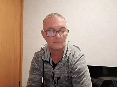 Snapshot of bigballnz chatting on September 24, 8:32 am bigballnz online show from September 24, 8:32 am