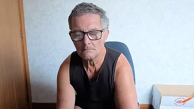 Snapshot of bigballnz chatting on November 21, 8:52 pm bigballnz online show from November 21, 8:52 pm