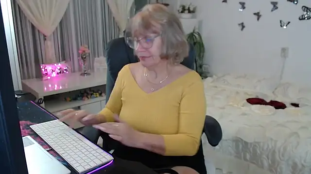 Ghertrude52 online show from October 19, 3:09 am
