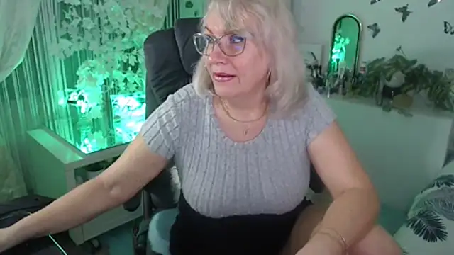 Ghertrude52 online show from February 6, 4:52 am