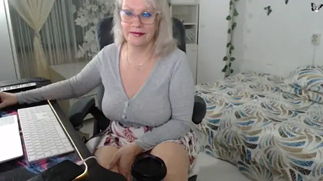 Ghertrude52 online show from March 27, 4:54 am