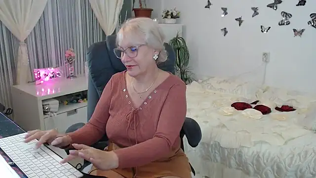 Ghertrude52 online show from October 5, 3:08 am
