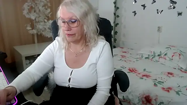 Ghertrude52 online show from May 17, 4:12 am