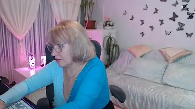 Ghertrude52 online show from November 15, 4:05 am