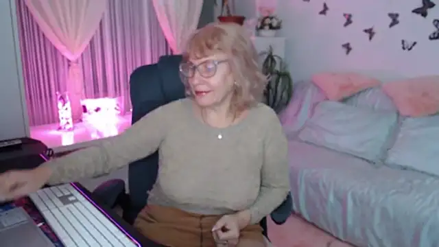 Ghertrude52 online show from November 7, 4:06 am