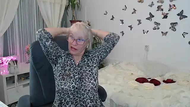 Ghertrude52 online show from October 1, 3:11 am