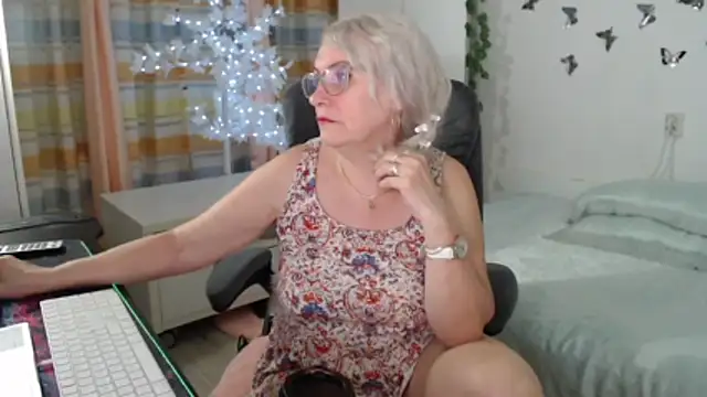 Snapshot of Ghertrude52 chatting on June 12, 4:54 am Ghertrude52 online show from June 12, 4:54 am