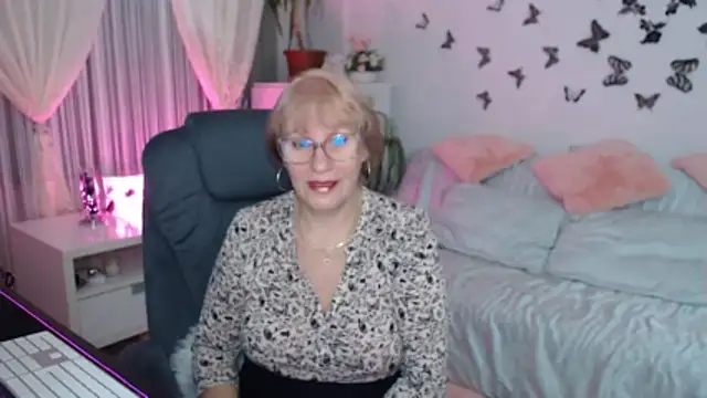 Ghertrude52 online show from November 12, 4:05 am