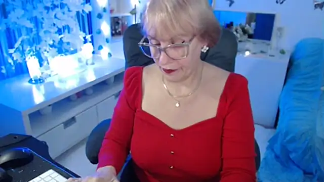 Ghertrude52 online show from November 28, 4:12 am