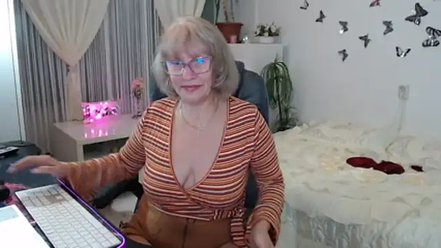 Ghertrude52 online show from October 18, 4:14 am
