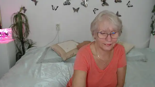 Ghertrude52 online show from September 17, 3:08 am