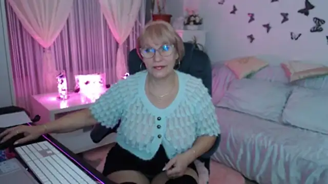 Ghertrude52 online show from November 14, 4:05 am