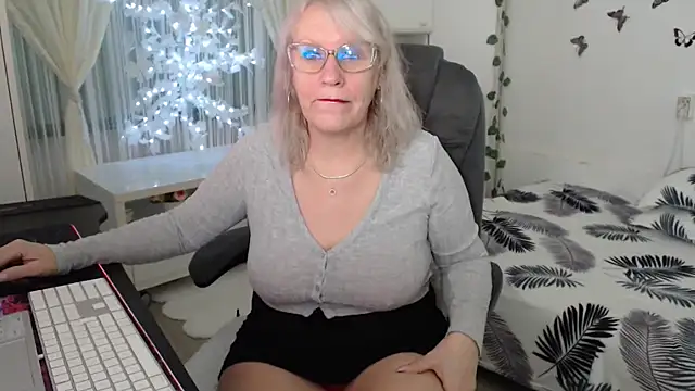 Ghertrude52 online show from March 23, 5:29 am