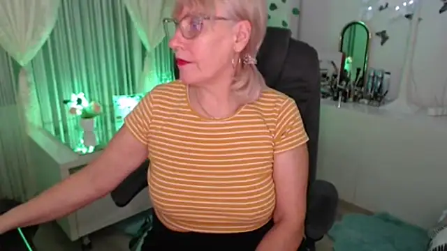 Ghertrude52 online show from January 9, 4:08 am