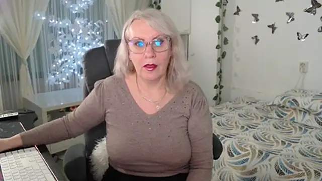 Ghertrude52 online show from March 24, 5:29 am