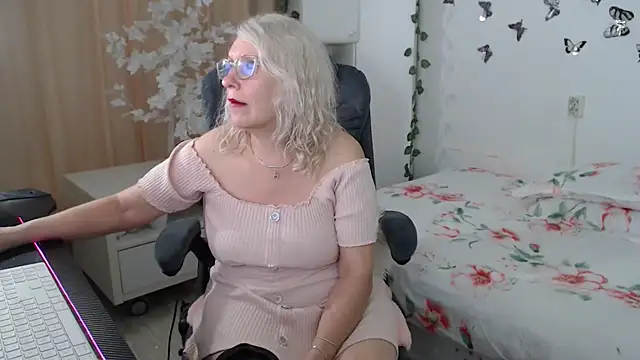 Ghertrude52 online show from May 15, 4:10 am