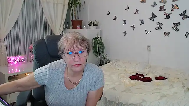 Ghertrude52 online show from October 13, 3:30 am