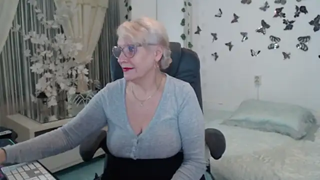 Ghertrude52 online show from February 21, 5:20 am