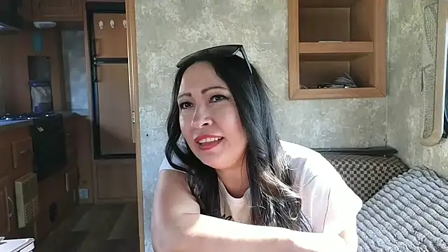 Foglove69 online show from April 3, 9:32 pm