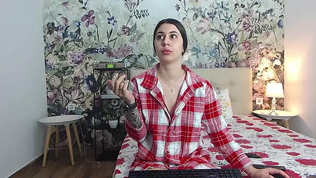 RoseDiamond06 online show from February 22, 1:19 am