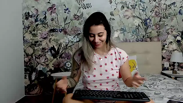 RoseDiamond06 online show from October 24, 10:09 pm