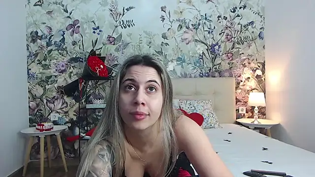 RoseDiamond06 online show from April 2, 9:32 pm