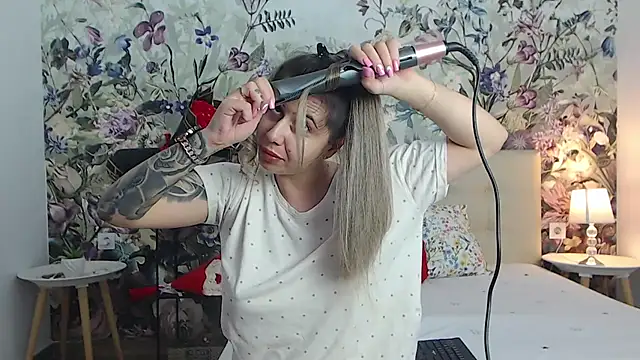 Snapshot of RoseDiamond06 chatting on July 9, 1:54 pm RoseDiamond06 online show from July 9, 1:54 pm