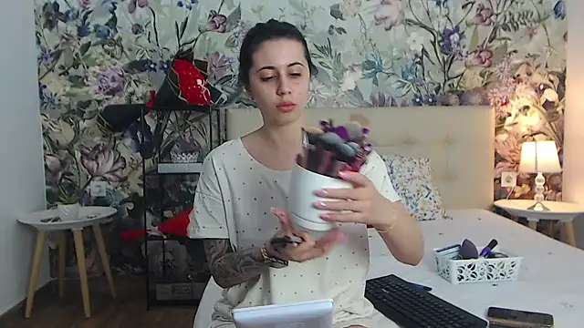 Snapshot of RoseDiamond06 chatting on July 10, 2:50 pm RoseDiamond06 online show from July 10, 2:50 pm