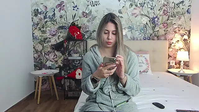 RoseDiamond06 online show from May 4, 10:23 pm
