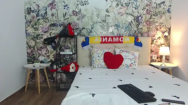 Snapshot of RoseDiamond06 chatting on June 26, 4:24 pm RoseDiamond06 online show from June 26, 4:24 pm