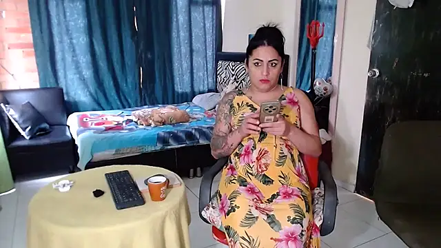 Snapshot of Sashaferrari2000 chatting on May 23, 2:16 pm Sashaferrari2000 online show from May 23, 2:16 pm