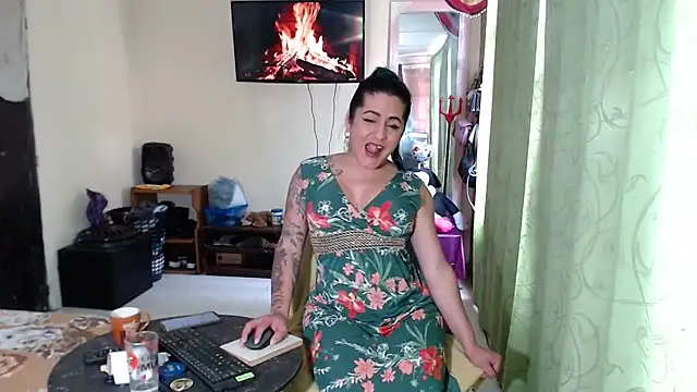 Sashaferrari2000 online show from April 2, 5:30 pm