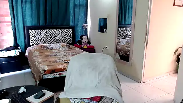 Sashaferrari2000 online show from December 19, 4:09 pm