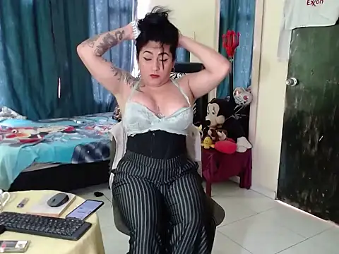 Snapshot of Sashaferrari2000 chatting on May 26, 5:44 pm Sashaferrari2000 online show from May 26, 5:44 pm