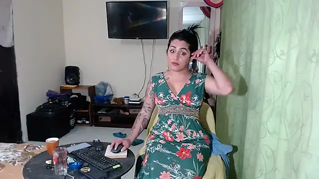 Sashaferrari2000 online show from April 2, 5:25 am