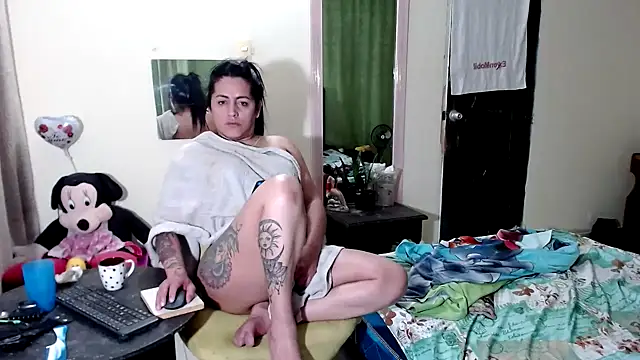 Sashaferrari2000 online show from December 3, 6:14 am