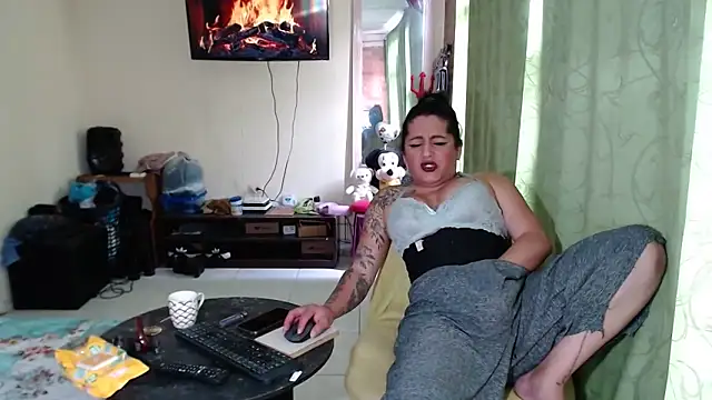 Sashaferrari2000 online show from April 12, 6:11 pm