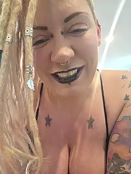 Snapshot of PinkTheHawk chatting on July 5, 11:11 pm PinkTheHawk online show from July 5, 11:11 pm