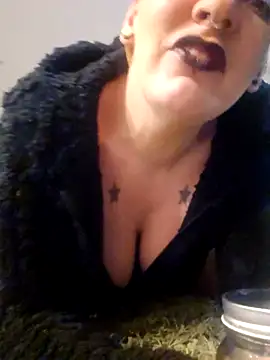 PinkTheHawk online show from May 3, 10:42 am