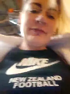 Snapshot of PinkTheHawk chatting on October 5, 4:58 am PinkTheHawk online show from October 5, 4:58 am