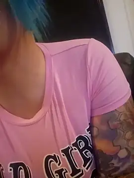 PinkTheHawk online show from April 12, 8:39 am