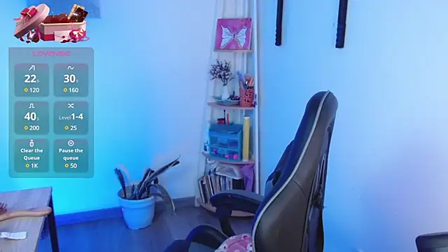 Snapshot of karlavittar chatting on February 8, 12:06 am karlavittar online show from February 8, 12:06 am