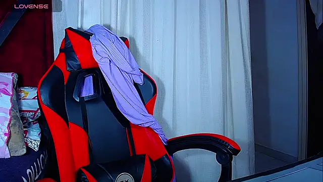 DanisaBrown online show from December 5, 2:04 pm