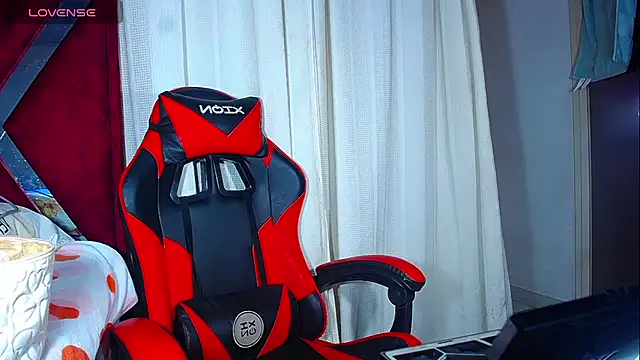 Snapshot of DanisaBrown chatting on November 18, 7:06 pm DanisaBrown online show from November 18, 7:06 pm