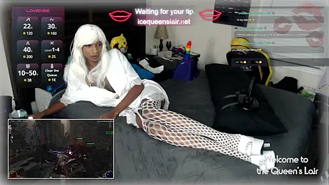 Snapshot of QueenofWhiteIce chatting on February 4, 4:15 am QueenofWhiteIce online show from February 4, 4:15 am