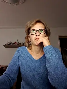 Snapshot of SexxyLety chatting on December 3, 11:42 am SexxyLety online show from December 3, 11:42 am