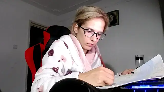 SexxyLety online show from September 25, 8:04 pm