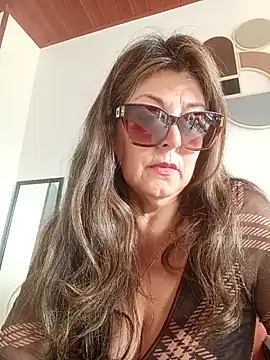Snapshot of emma_tour chatting on May 25, 2:27 pm emma tour online show from May 25, 2:27 pm
