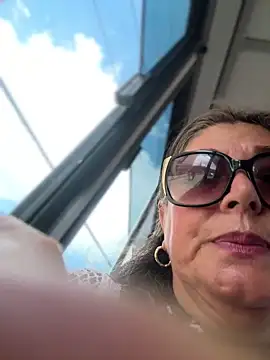 Snapshot of emma_tour chatting on December 15, 4:57 pm emma tour online show from December 15, 4:57 pm